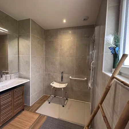 Cosy Avec Spa, Animaux Acceptes Et Parking Ferme - Fr-1-489-467 * Saint-Leon (Allier)